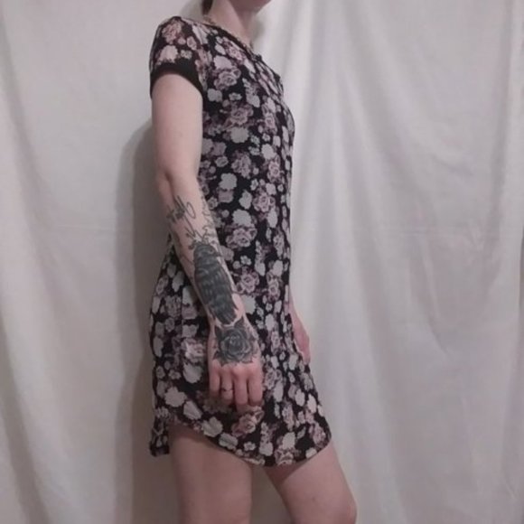 Mesh Flower Dress - Picture 3 of 8